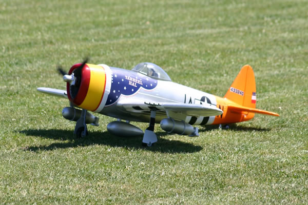 FMS&nbsp;WWII P-47 Thunderbolt 1400 Series Electric ARTF Aircraft with Retract Landing Gear