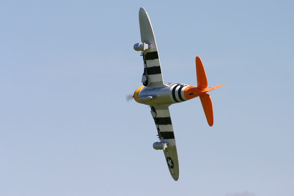 FMS&nbsp;WWII P-47 Thunderbolt 1400 Series Electric ARTF Aircraft with Retract Landing Gear